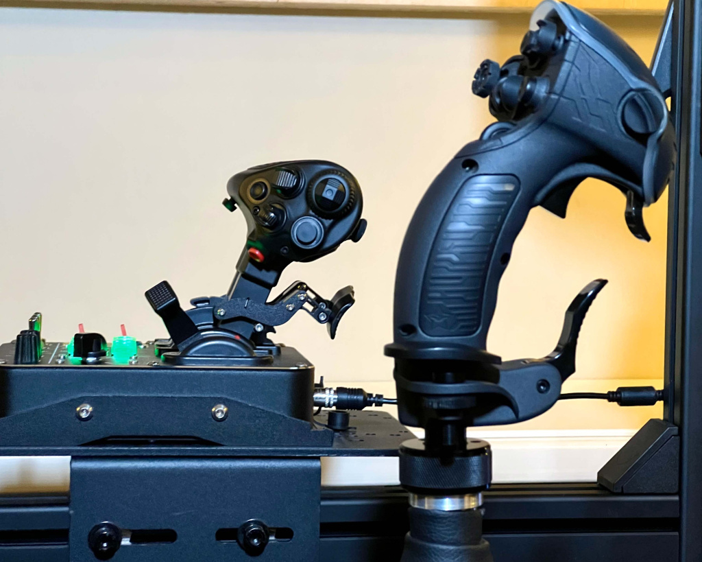 Два мира: как мы создали автосимулятор и авиасимулятор для одной семьи