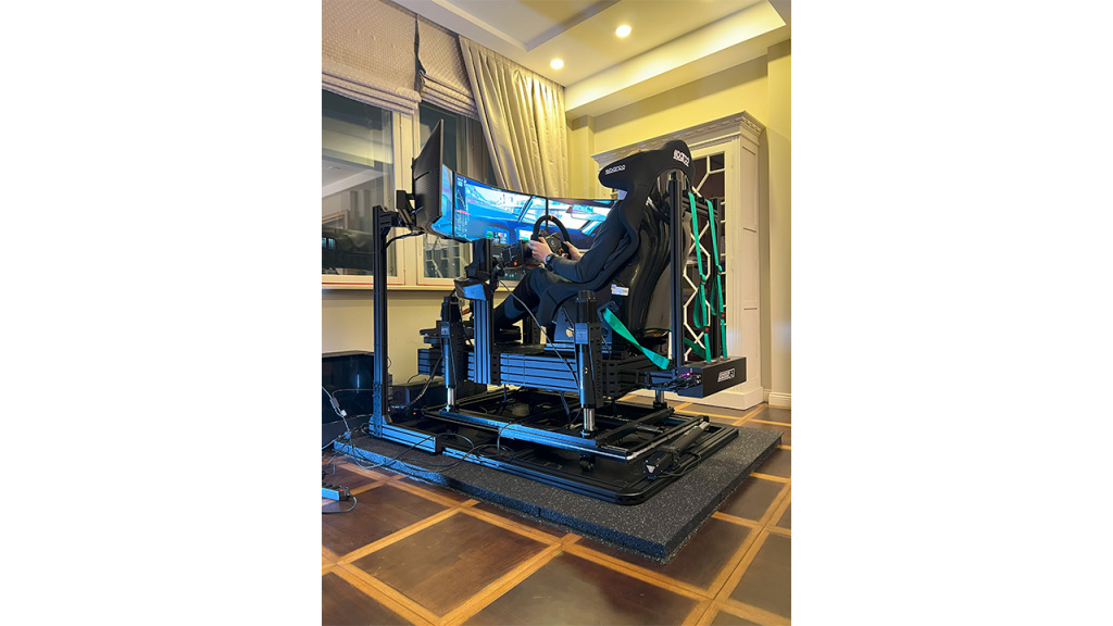 Два мира: как мы создали автосимулятор и авиасимулятор для одной семьи