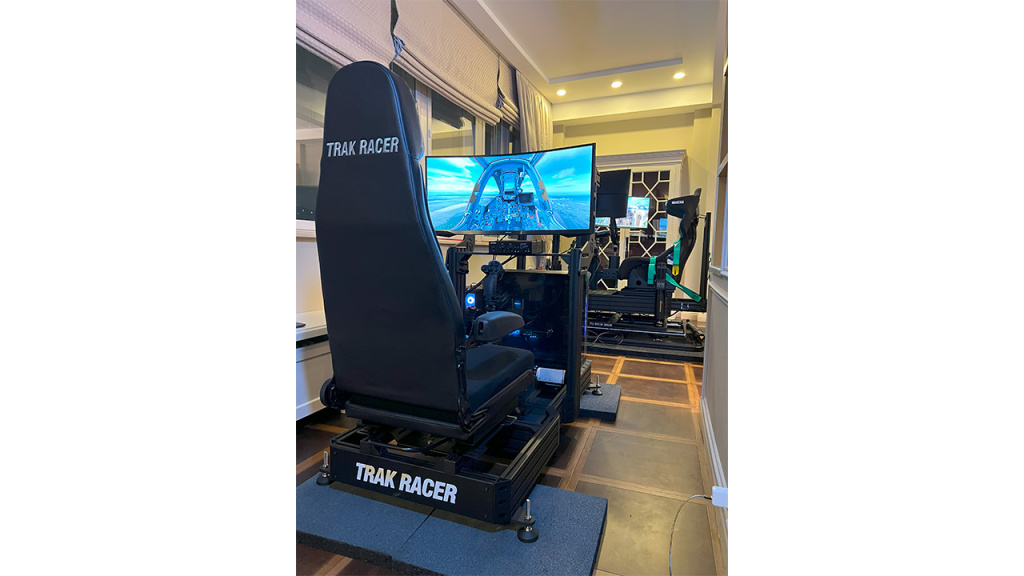 Два мира: как мы создали автосимулятор и авиасимулятор для одной семьи