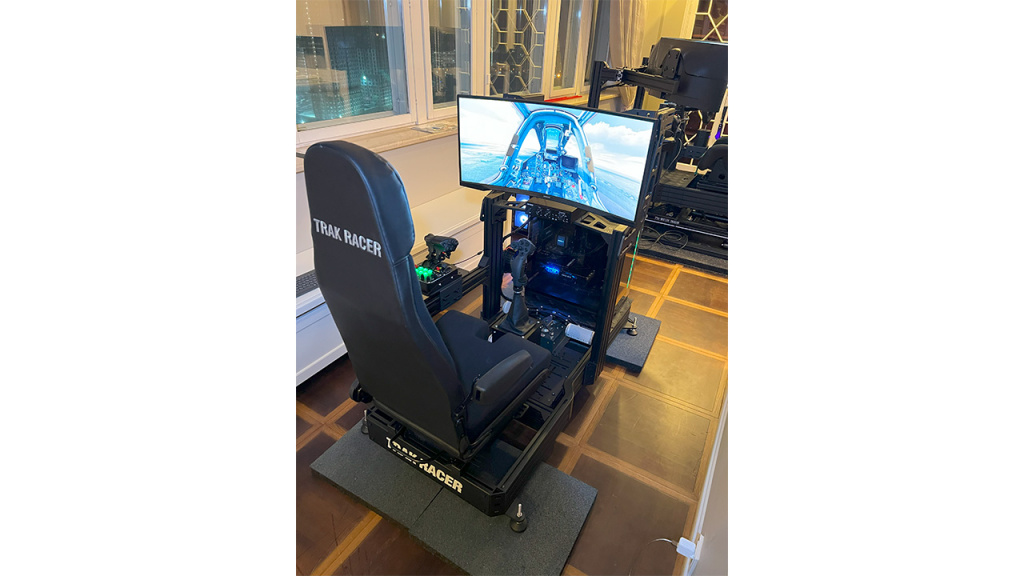 Два мира: как мы создали автосимулятор и авиасимулятор для одной семьи