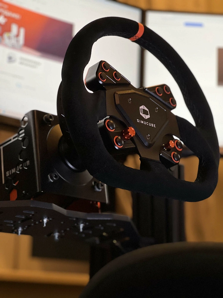 Два мира: как мы создали автосимулятор и авиасимулятор для одной семьи