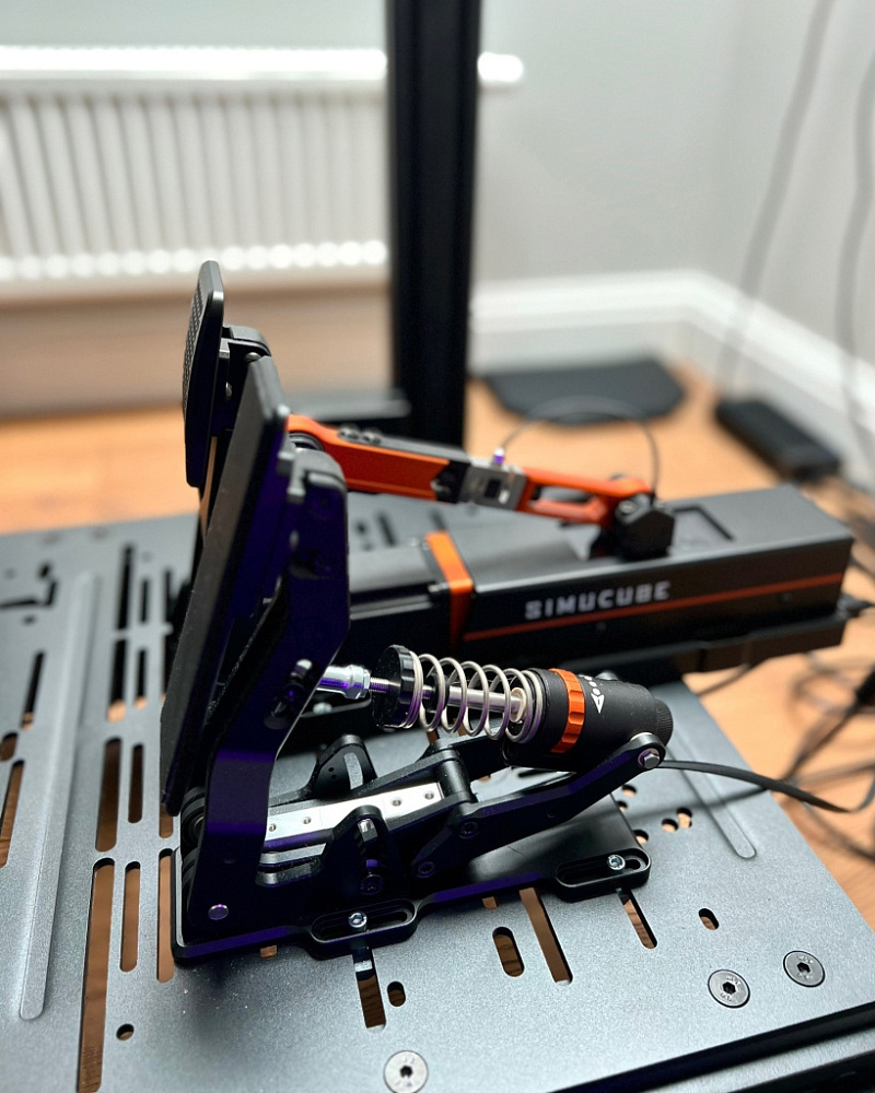 Идеальная сборка для тренировок: Simucube 2 Pro, Takho GT-21, ActivePedal, D-Box и Trak Racer TR160