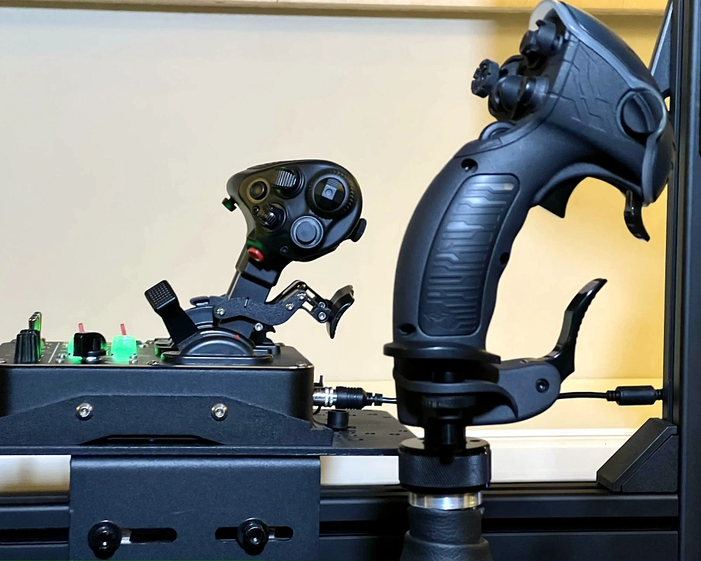 Два мира: как мы создали автосимулятор и авиасимулятор для одной семьи